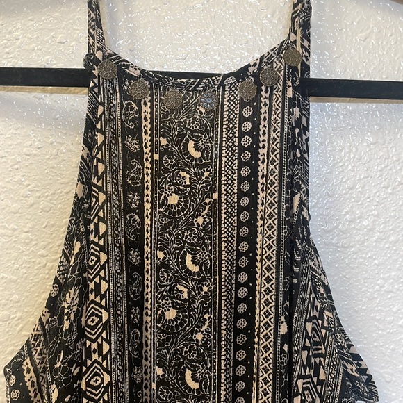 Boho NWOT romper with pockets - Picture 3 of 6